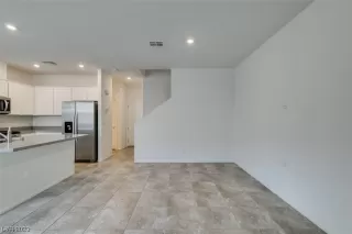 Photo #3: 2478301 Listing