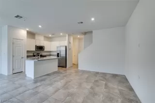 Photo #4: 2478301 Listing