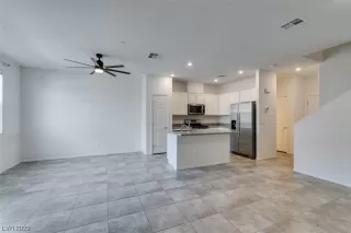 Photo #5: 2478301 Listing