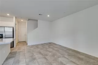 Photo #6: 2478301 Listing