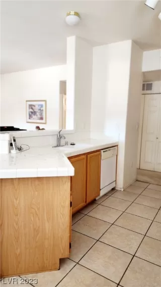 Photo #4: 2478327 Listing 