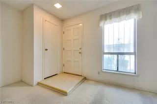 Photo #5: 2478379 Listing