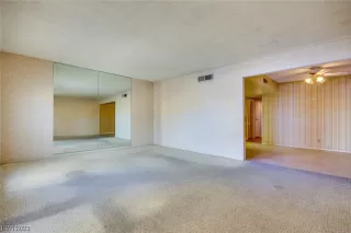 Photo #6: 2478379 Listing