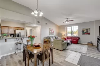 Photo #4: 2478407 Listing