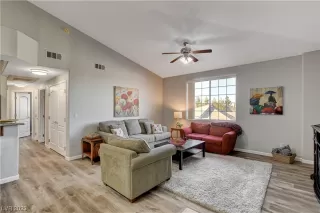 Photo #5: 2478407 Listing