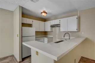 Photo #6: 2478435 Listing 