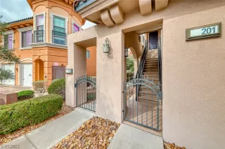 Photo #2: 2478437 Listing