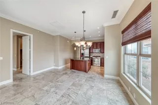 Photo #6: 2478437 Listing