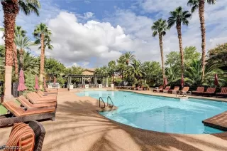 Photo #5: 2478452 Listing 