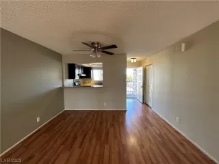 Photo #3: 2478457 Listing 