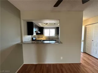 Photo #5: 2478457 Listing 