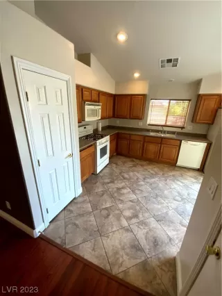 Photo #2: 2478490 Listing 