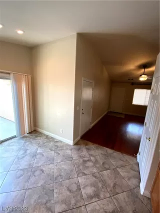 Photo #5: 2478490 Listing 