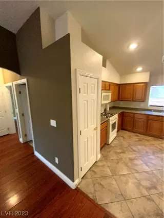 Photo #6: 2478490 Listing 