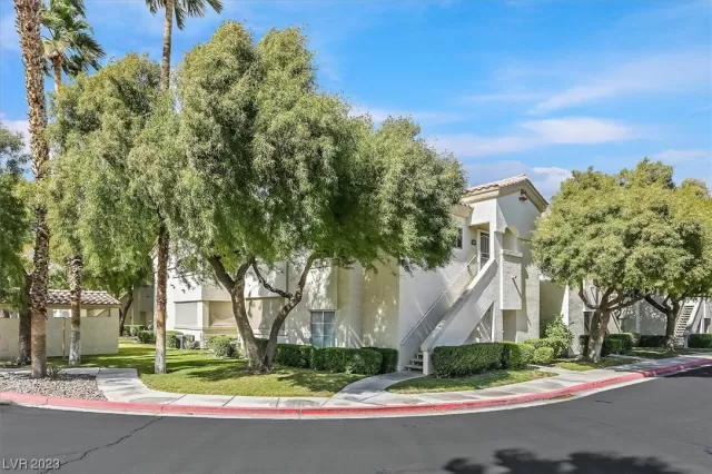 MLS: 2478560 Condo For Sale