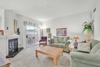 Photo #5: 2478560 Listing