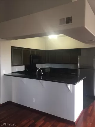 Photo #5: 2478580 Listing 