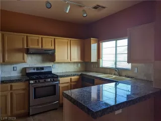 Photo #5: 2478588 Listing 