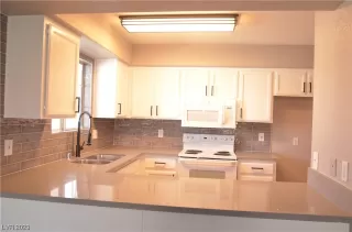 Photo #3: 2478618 Listing