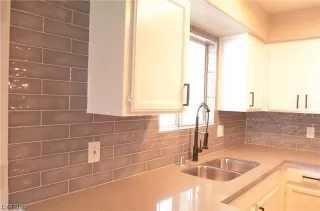 Photo #6: 2478618 Listing