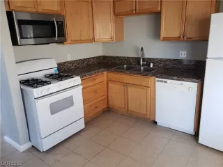 Photo #5: 2478635 Listing 