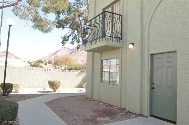 MLS: 2478693 Condo For Sale