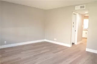 Photo #3: 2478693 Listing 