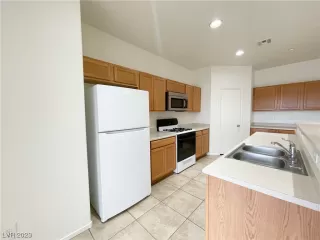 Photo #6: 2478700 Listing 