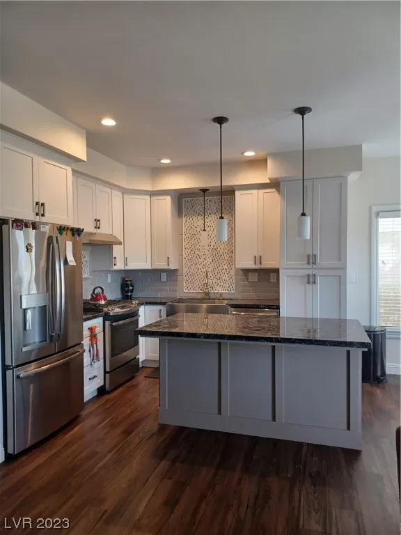 MLS: 2478709 Condo For Sale