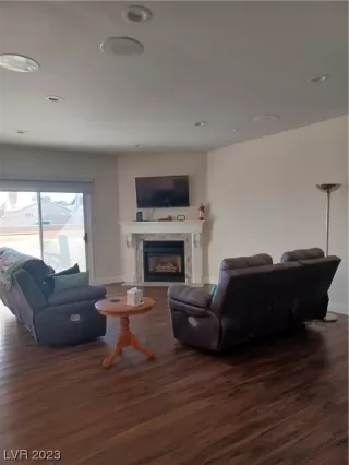 Photo #4: 2478709 Listing