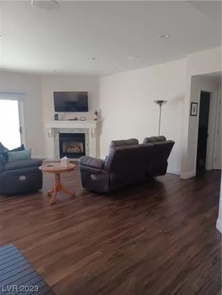 Photo #5: 2478709 Listing