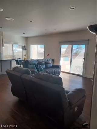 Photo #6: 2478709 Listing