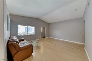 Photo #3: 2478710 Listing