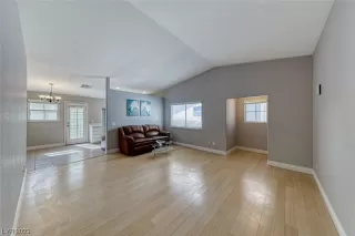 Photo #4: 2478710 Listing