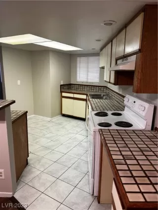 Photo #5: 2478744 Listing 