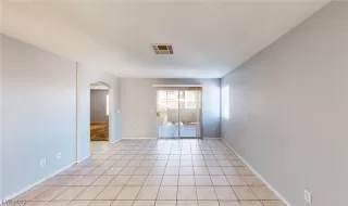 Photo #3: 2478778 Listing