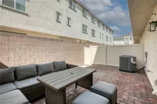 Photo #6: 2478786 Listing