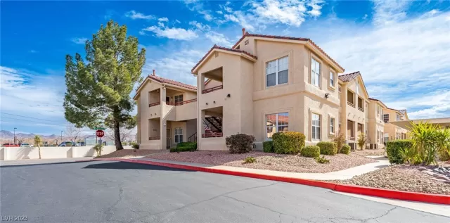 MLS: 2478787 Condo For Sale