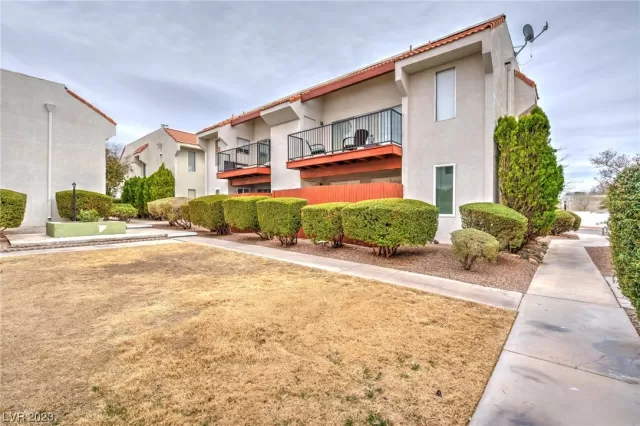 MLS: 2478796 Condo For Sale