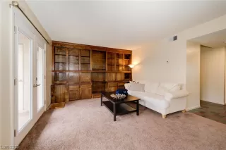 Photo #3: 2478796 Listing