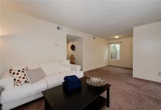 Photo #4: 2478796 Listing