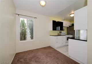 Photo #6: 2478796 Listing