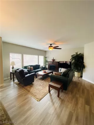 Photo #4: 2478834 Listing 