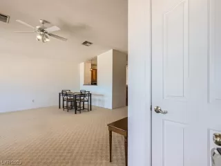 Photo #4: 2478852 Listing