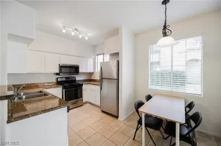 Photo #5: 2478867 Listing 