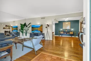 Photo #2: 2478870 Listing