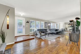 Photo #3: 2478870 Listing