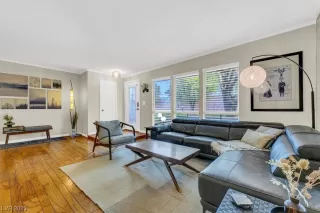 Photo #4: 2478870 Listing