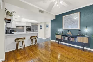 Photo #5: 2478870 Listing