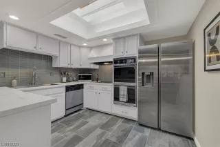 Photo #6: 2478870 Listing